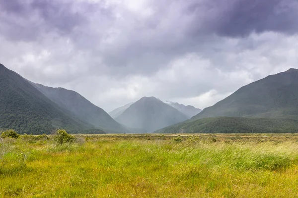 Paisagem dramática Passagem de Arthur no sul da Nova Zelândia — Fotografia de Stock