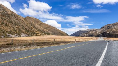 Güney Yeni Zelanda'da manzara yolu