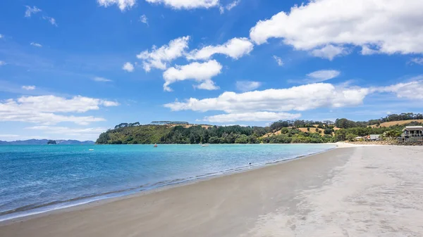 Pláž na horké prameny Nový Zéland Coromandel — Stock fotografie