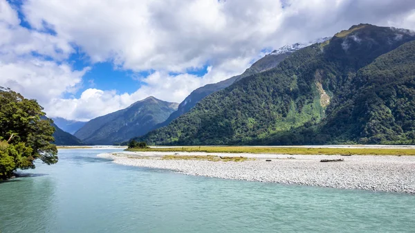 Paisagem fluvial no sul da Nova Zelândia — Fotografia de Stock