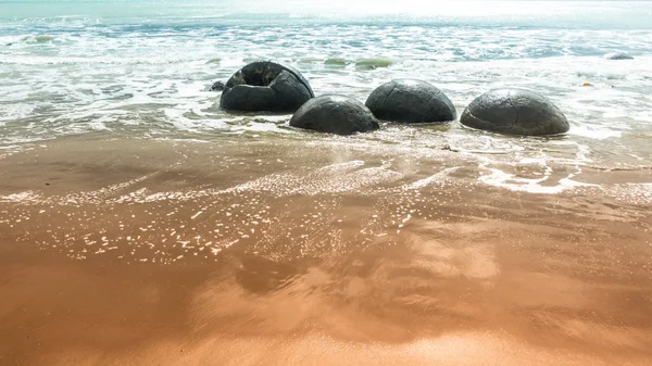 I massi sulla spiaggia di Moeraki Nuova Zelanda — Foto Stock