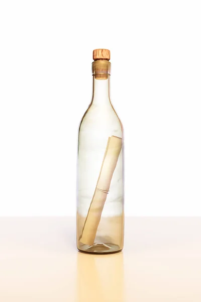 Mensaje típico en una botella — Foto de Stock