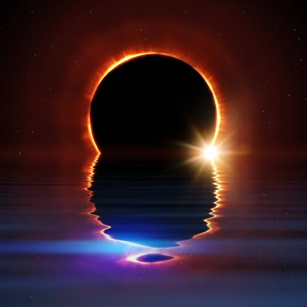 Sol total eclipse reflexão da água com estrelas e erupção — Fotografia de Stock