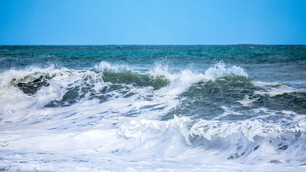 Stormachtige oceaan landschap achtergrond — Stockfoto