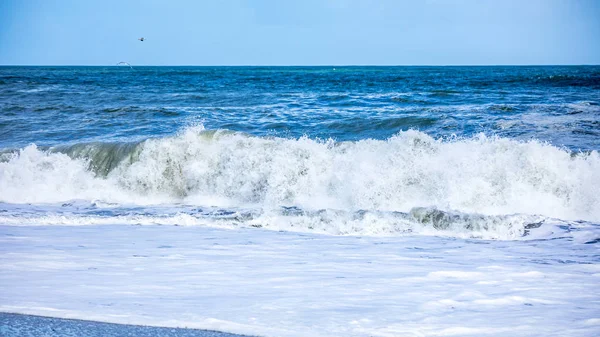 Stormachtige oceaan landschap achtergrond — Stockfoto