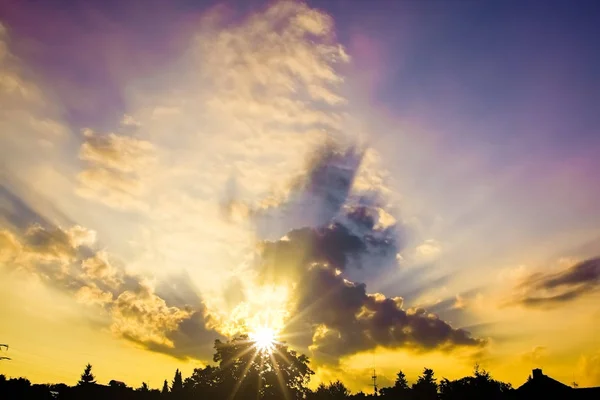 Urban solnedgång himmel bakgrund — Stockfoto