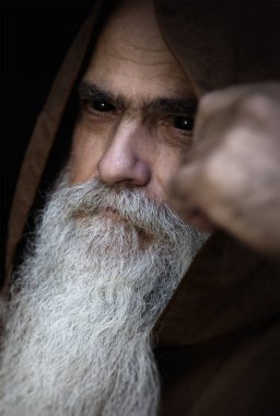 korkunç ölüm yaşlı adam seni izliyor