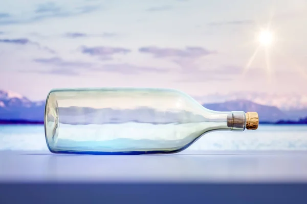 Liggande glas flaska landskap landskap bakgrund — Stockfoto