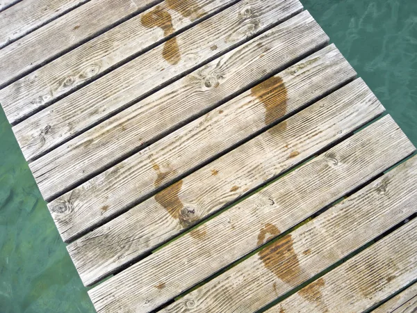 Мокрые ступни — стоковое фото