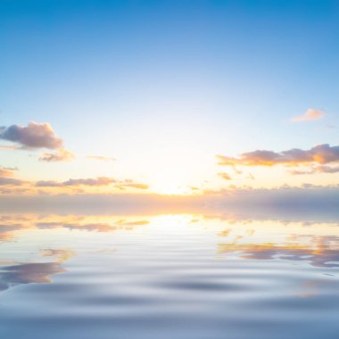 denizde büyüleyici gün batımı gökyüzü