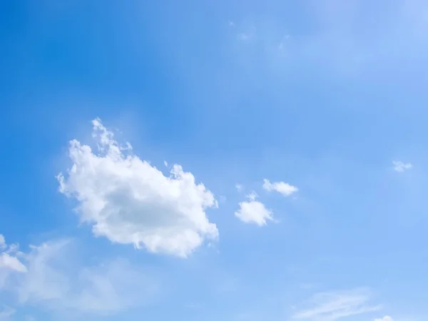 蓝蓝的天空背景纹理 — 图库照片