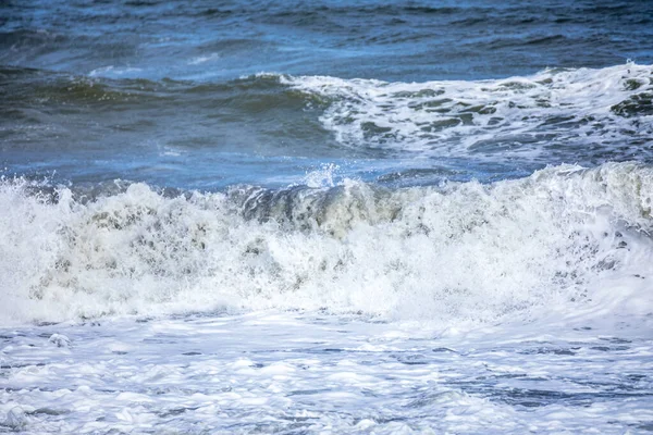 Stormachtige oceaan landschap achtergrond — Stockfoto