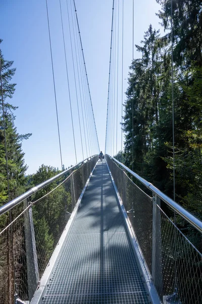Ponte de cabo em Bad Wildbad sul da Alemanha — Fotografia de Stock