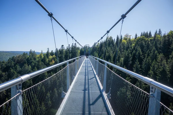 Ponte de cabo em Bad Wildbad sul da Alemanha — Fotografia de Stock