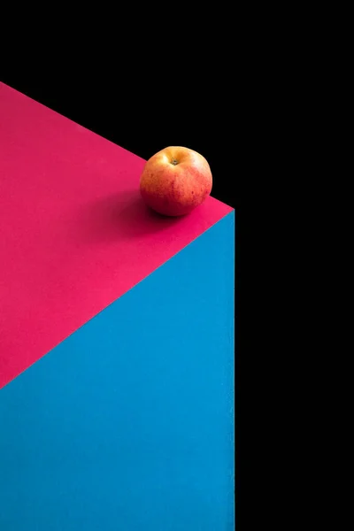 Una Imagen Una Fruta Fresca Manzana Sobre Fondo Color — Foto de Stock