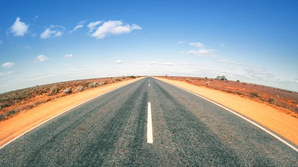 Uma Imagem Uma Estrada Austrália Com Horizonte Curvo — Fotografia de Stock