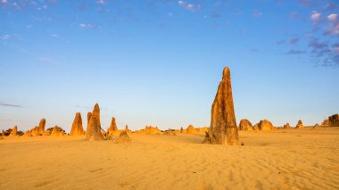 Batı Avustralya 'daki güzel Pinnacles Çölü' nün görüntüsü.
