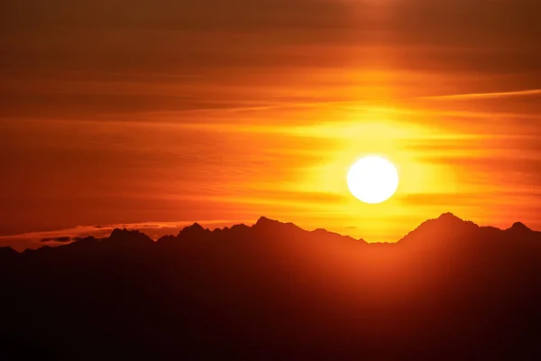 Een Afbeelding Van Een Prachtige Rode Zonsondergang Hemel — Stockfoto