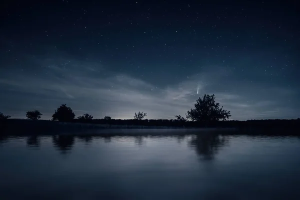 Una Imagen Paisaje Nocturno Con Cometa Neowise — Foto de Stock
