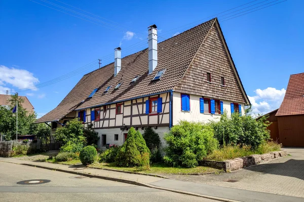 德国南部一栋半木结构房屋的图像 — 图库照片