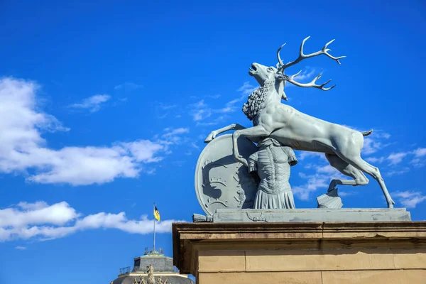 Зображення Статуї Оленя Новому Замку Штутгарт Німеччина — стокове фото