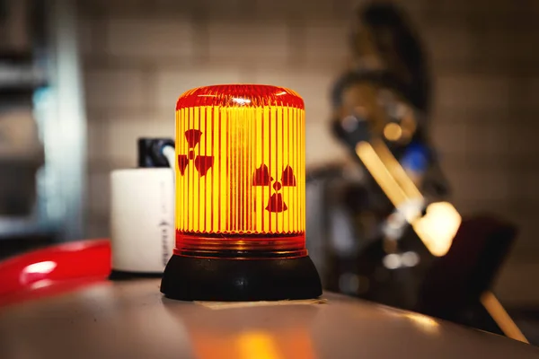 Изображение Лампы Радиоактивного Предупреждающего Знака — стоковое фото