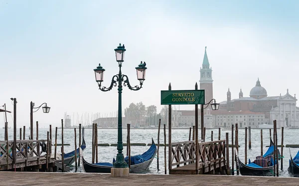 Venetian Gondolas Waterside Lagoon — Stock Photo, Image