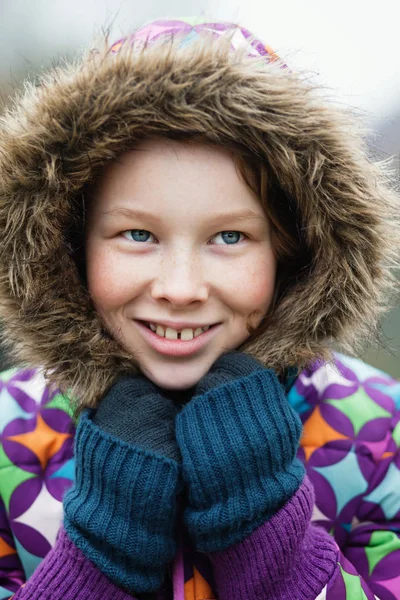 Girl in winther clothing — Stock Photo, Image