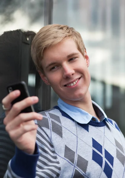 Young man with cameraphone — Stock Photo, Image