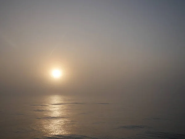 Nebel Auf See Mit Sonne — Stockfoto