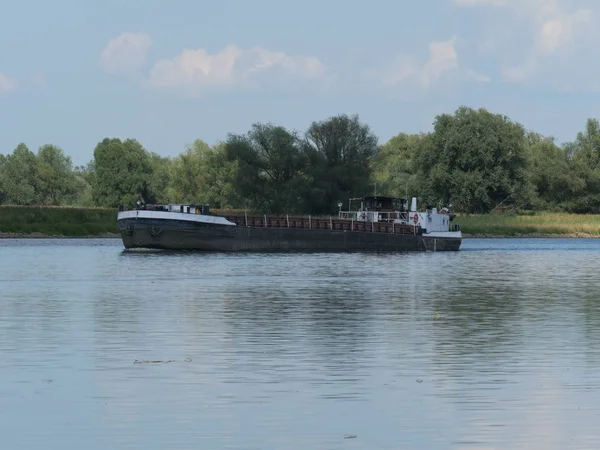 Barge sailing by the river — Stock Photo, Image