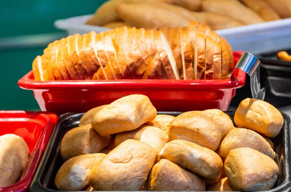 Rotoli e pane affettato — Foto Stock