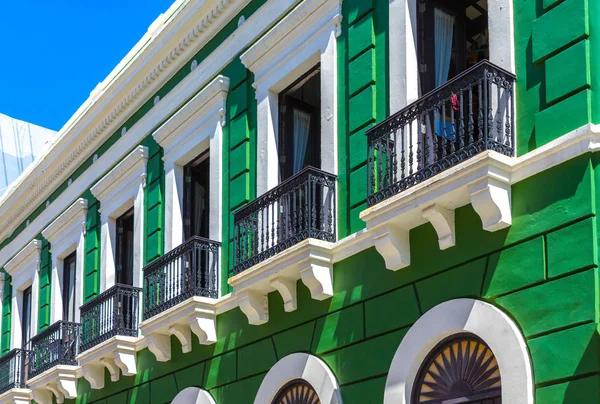 Oude flatgebouw in San Juan — Stockfoto