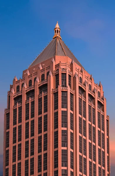 Torre de escritório moderno — Fotografia de Stock