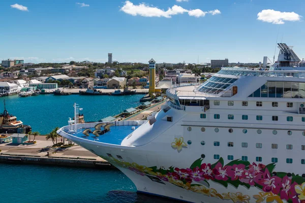 Cruise schip boog in Nassau — Stockfoto