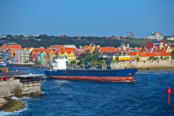 Cysterna pozostawiając Curacao — Zdjęcie stockowe