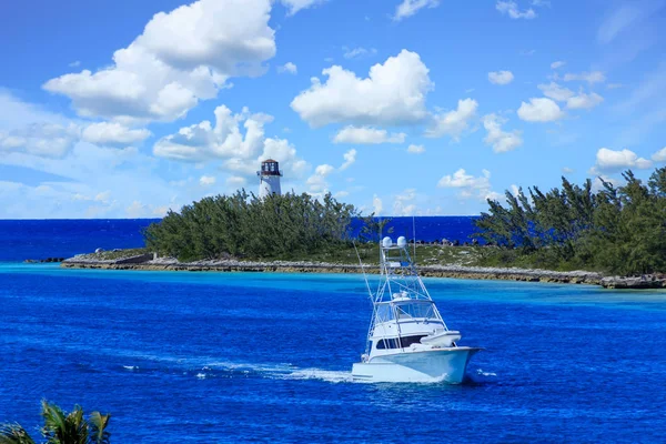 Fishing Boat and Lighthouse — Stock Photo, Image