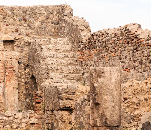 Steg till övre våningen i Pompeji hem — Stockfoto