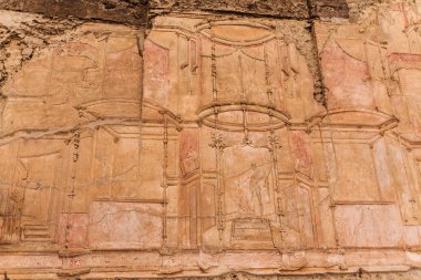 Pompeii duvarda kırık oymalar