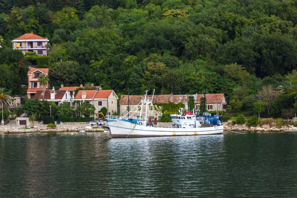 Old Boat Docked on Coast of Montenegro — Stock Photo, Image