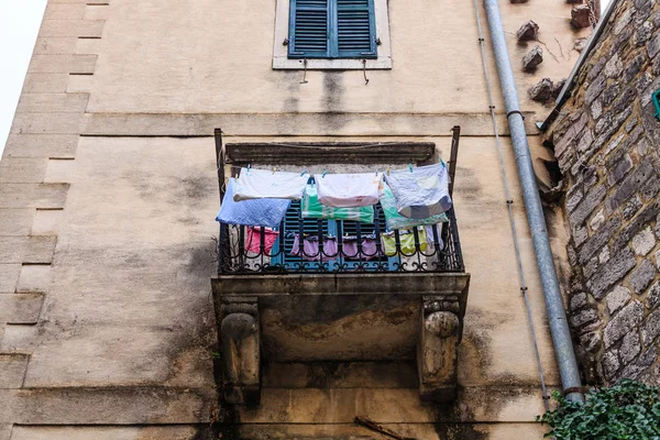 Lavanderia sul balcone Kotor — Foto Stock