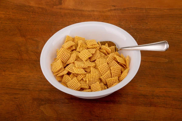 Crunchy Corn Cereal with Spoon — Stock Photo, Image