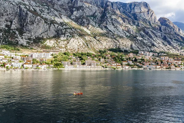 Kajak in der Bucht von Kotor — Stockfoto