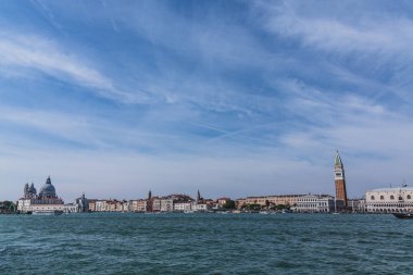 Venedik Saint Marks Meydanı arasında kanal ile