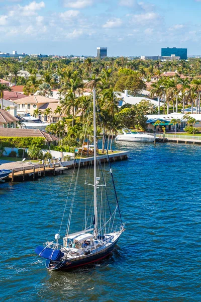 Velero en el Intracoastal — Foto de Stock