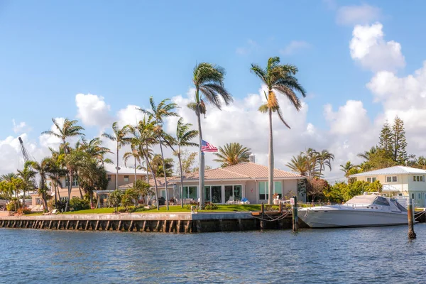 Großes haus in fort lauderdale — Stockfoto