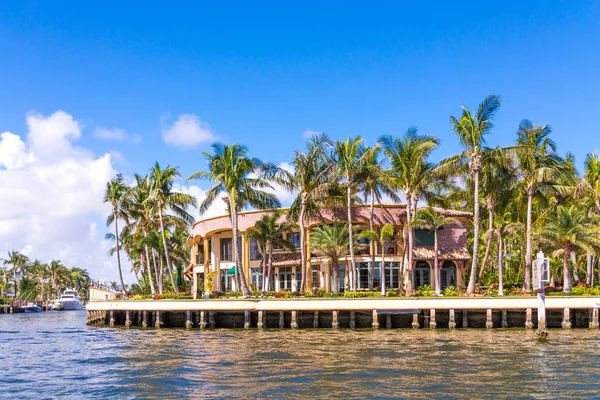 Grande casa a Fort Lauderdale — Foto Stock