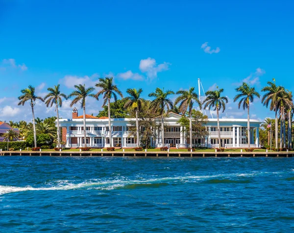 Grande casa a Fort Lauderdale — Foto Stock