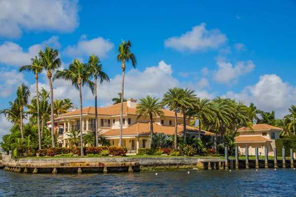 Grande casa a Fort Lauderdale — Foto Stock