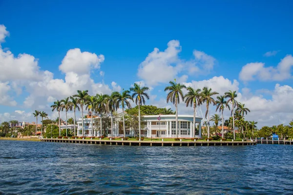 Velký dům v Fort Lauderdale — Stock fotografie